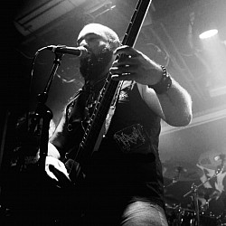 D'jé (Bass/Chant)